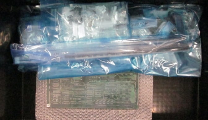 部品・基板を管理する設備/真空パック返却